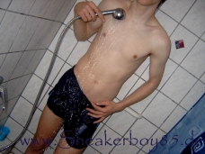 Sneakerboy85 > Shower